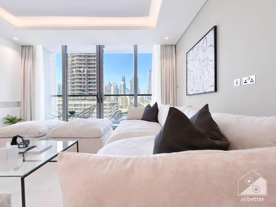 High End 1bedroom With Balcony & View Apartment *