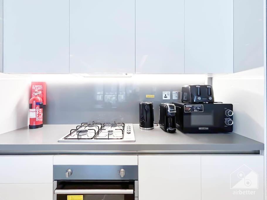 High End 1bedroom With Balcony & View Apartment *