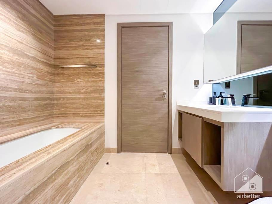 High End 1bedroom With Balcony & View * Dubai